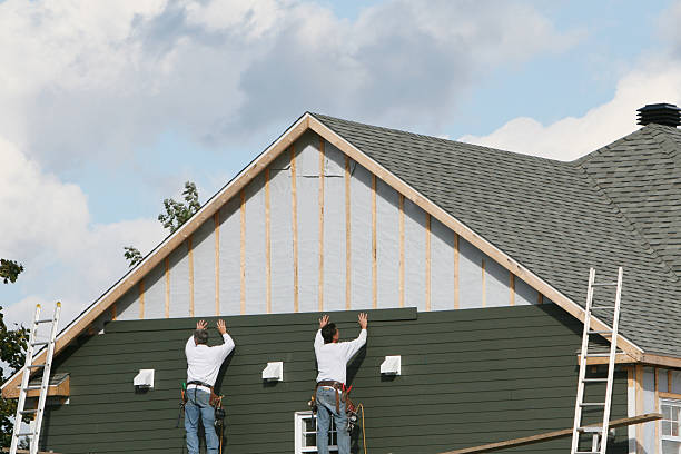 Professional Vinyl Siding technician working in Spotswood, NJ
